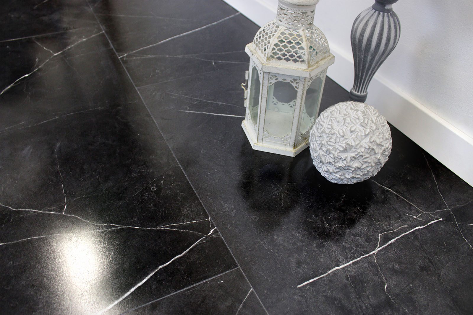 Vinyrock XL Gloss Fliesenoptik Hochglanz Dubai Botticino Dark mit Trittschalldämmung Vinylboden